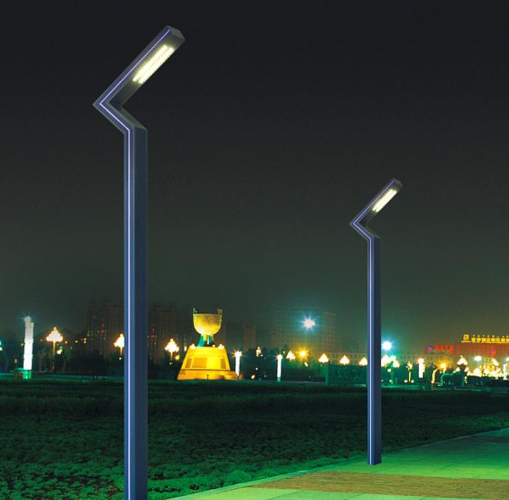 Poteau lumineux en aluminium moderne et minimaliste de 3 à 4 mètres pour les villas extérieures